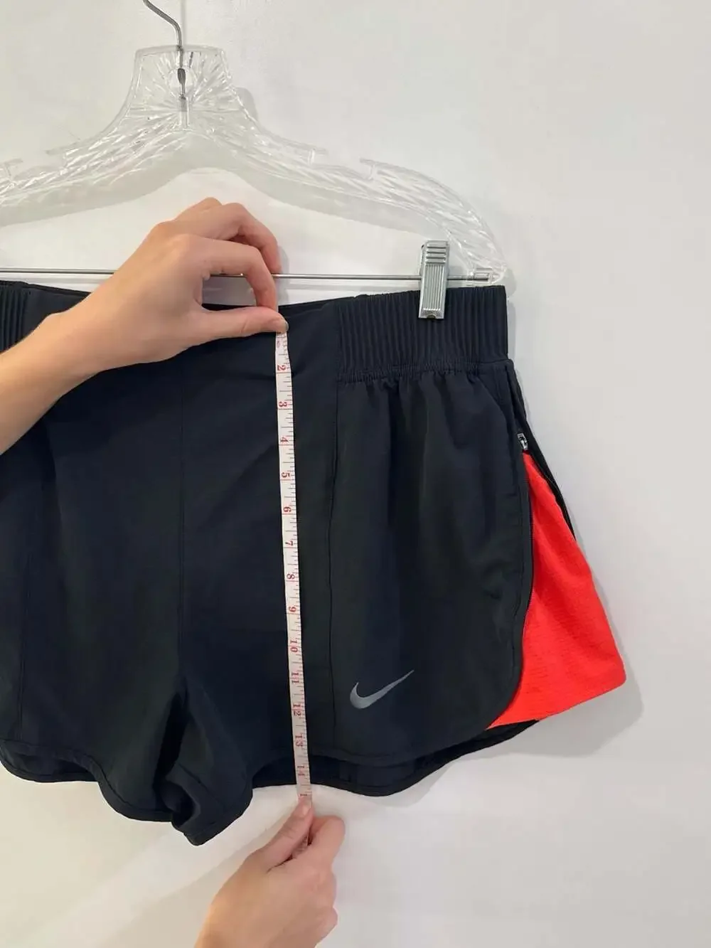 Nike Women's Run Division Tempo Luxe Running Shorts Black/Bright Crimson Size XL